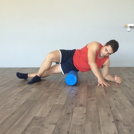 Automasaje Lateral Cadera Con Foam Roller, paso 2
