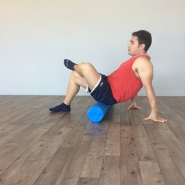 Automasaje Cara Posterior Cadera Con Foam Roller, paso 1