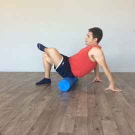 Automasaje Cara Posterior Cadera Con Foam Roller, paso 11