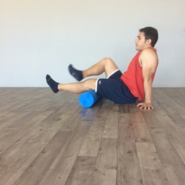 Automasaje Cara Posterior Del Muslo Con Foam Roller, paso 2
