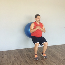 Media Sentadilla Con Balón De Fitness, paso 7