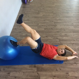 Puente Unipodal Glúteo Con Balón De Fitness, paso 7