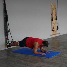 Plancha Frontal Con Trx Con Movimientos Adelante-Atrás, paso 2
