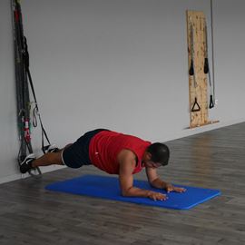 Plancha Frontal Con Trx Con Movimientos Adelante-Atrás, paso 27