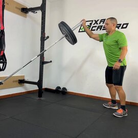 Sentadilla Con Landmine Un Brazo, paso 1