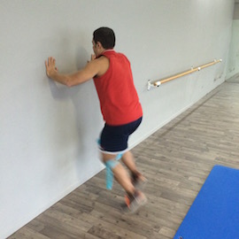 Skipping Con Gomas Contra Pared, paso 12