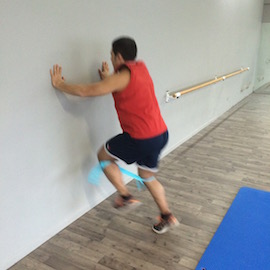 Skipping Con Gomas Contra Pared, paso 16