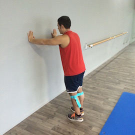 Skipping Con Gomas Contra Pared, paso 1