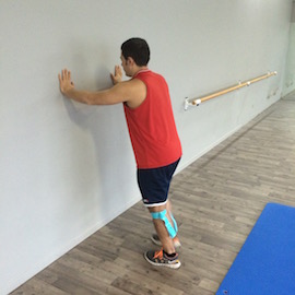 Skipping Con Gomas Contra Pared, paso 2