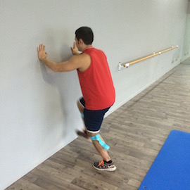 Skipping Con Gomas Contra Pared, paso 3