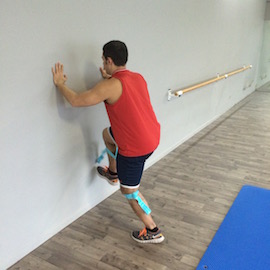 Skipping Con Gomas Contra Pared, paso 4