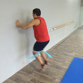 Skipping Con Gomas Contra Pared, paso 9