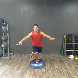 Sentadilla Unipodal Sobre Bosu (Abductores), paso 5