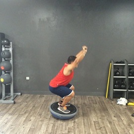 Sentadilla Completa Sobre Bosu Invertido Con Palo, paso 10