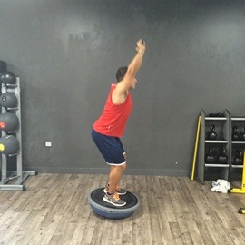 Sentadilla Completa Sobre Bosu Invertido Con Palo, paso 12