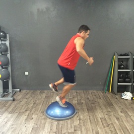 Saltos En 4 Direcciones A Una Pierna Sobre Bosu, paso 14