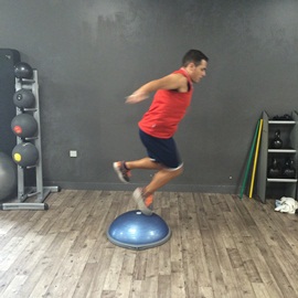 Salto Hacia Atrás A Una Pierna Sobre Bosu, paso 10