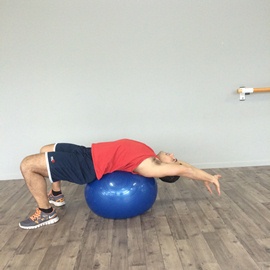 Estiramiento  Anterior Del Tronco En Balón Fitness, paso 11
