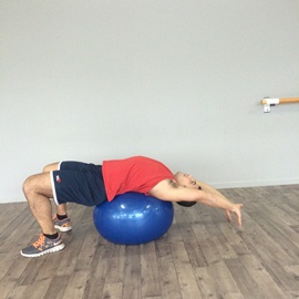 Estiramiento  Anterior Del Tronco En Balón Fitness, paso 12