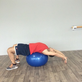 Estiramiento  Anterior Del Tronco En Balón Fitness, paso 14