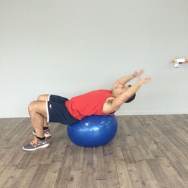 Estiramiento  Anterior Del Tronco En Balón Fitness, paso 6