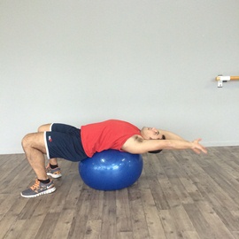 Estiramiento  Anterior Del Tronco En Balón Fitness, paso 9