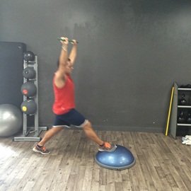 Zancada (Lunge) Sobre Bosu Con Palo, paso 11