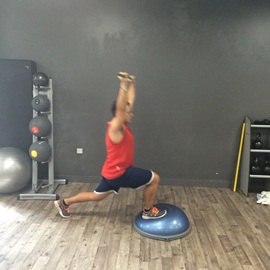 Zancada (Lunge) Sobre Bosu Con Palo, paso 6