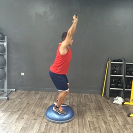 Sentadilla Completa Sobre Bosu Con Palo, paso 13