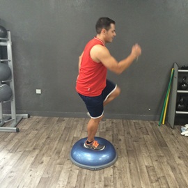 Sentadilla Unipodal Sobre Bosu (Extensores Cadera), paso 10