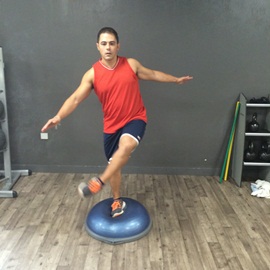 Equilibrio Unipodal Sobre Bosu Con Balanceo Frontal, paso 13