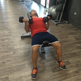 Curl Biceps Simultaneo Banco Inclinado, paso 10