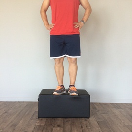 Control Excéntrico De Flexión De Rodilla En Banco, paso 2